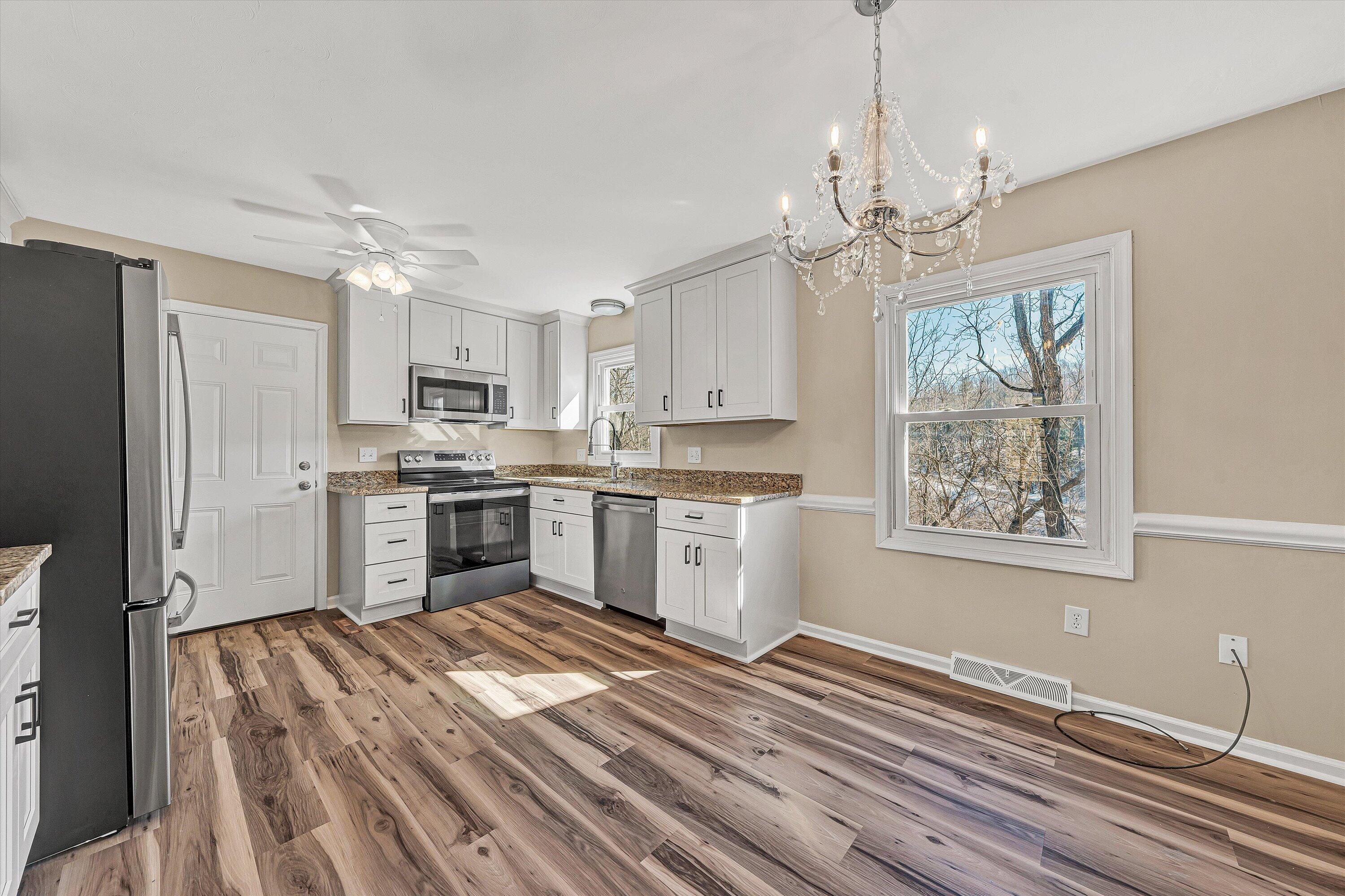 7031 Crown Road Roanoke, VA 24018 - Photo 14 of 53 15-DSC00436