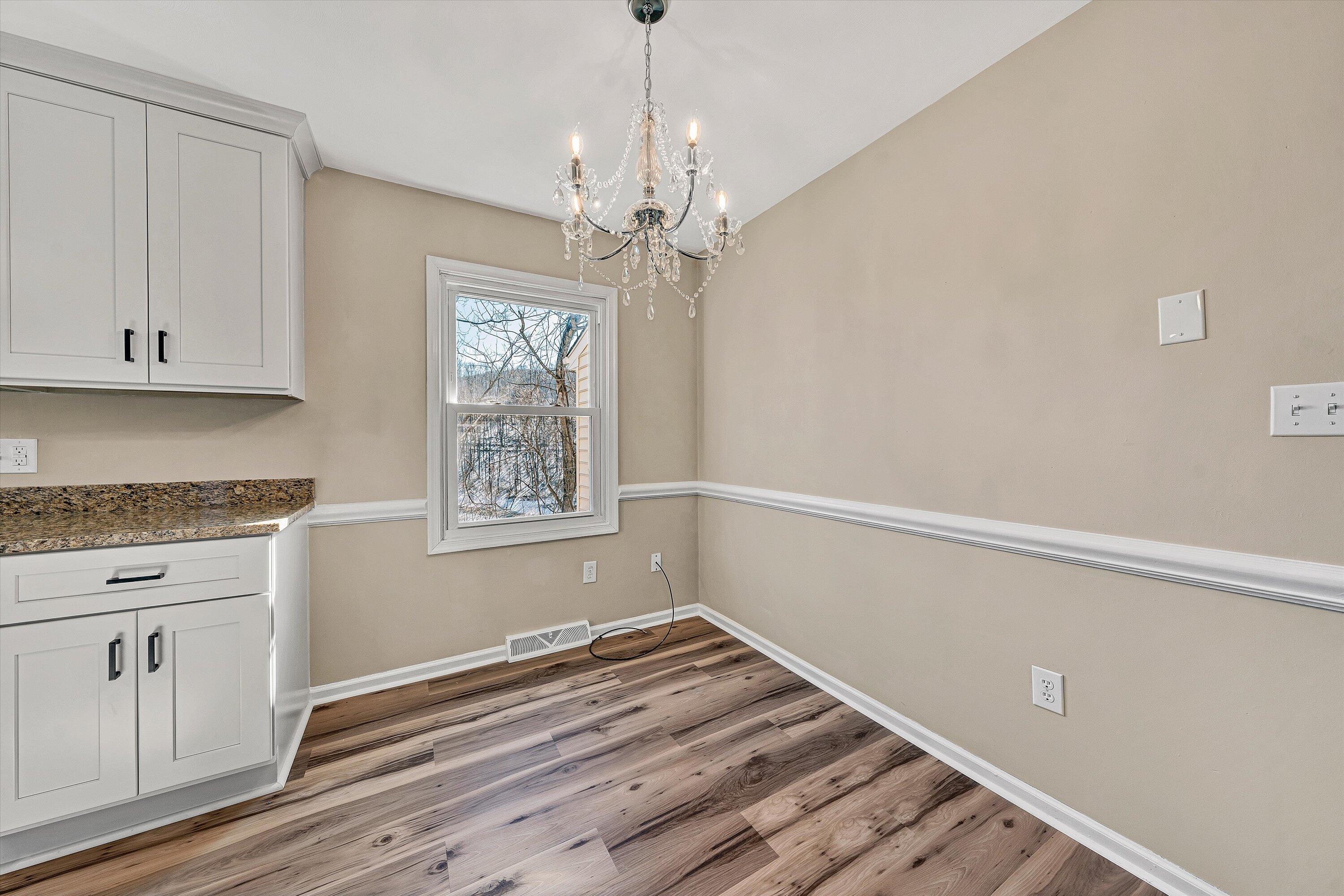 7031 Crown Road Roanoke, VA 24018 - Photo 15 of 53 16-DSC00439