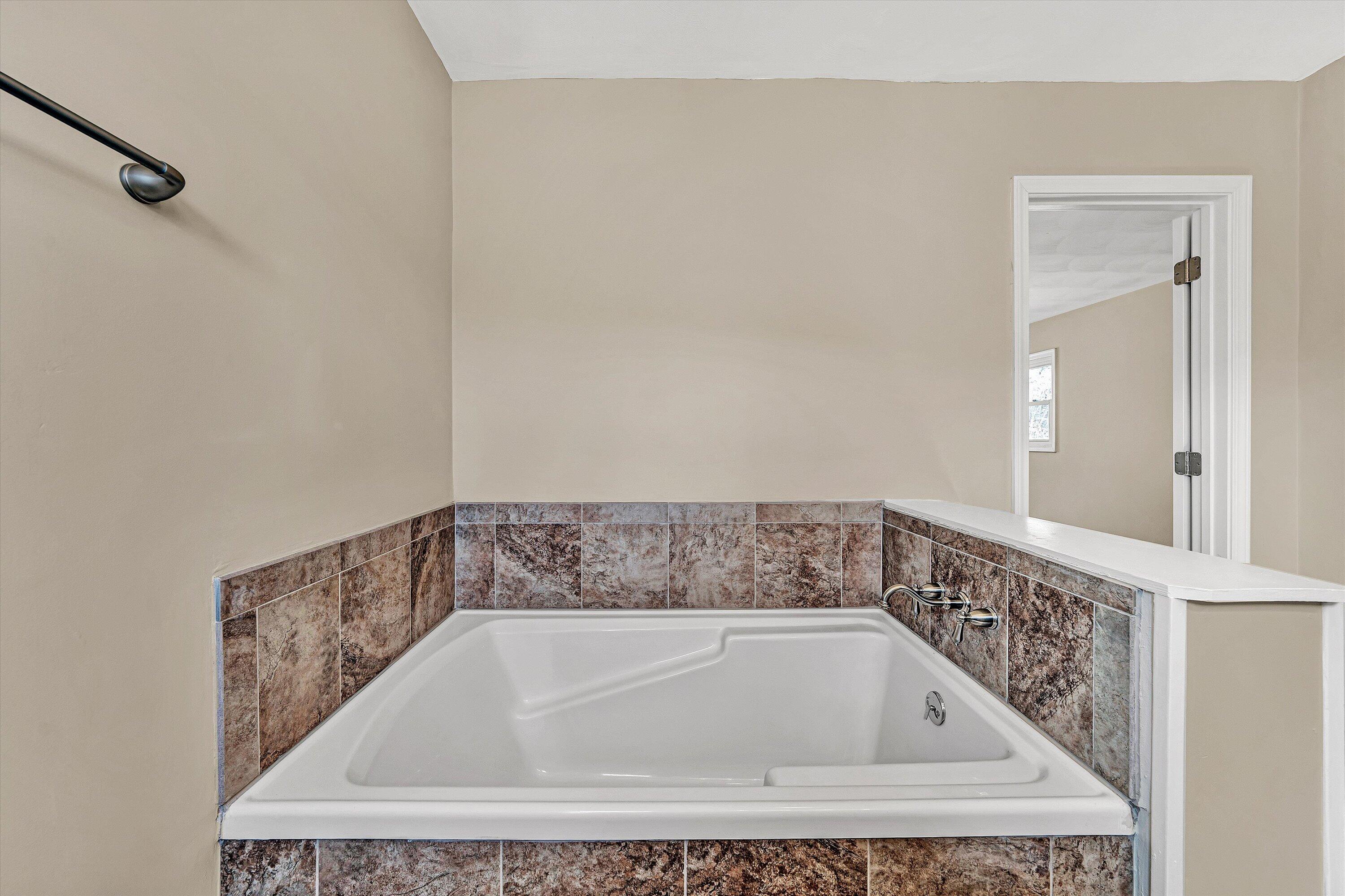 7031 Crown Road Roanoke, VA 24018 - Photo 26 of 53 27-DSC00472