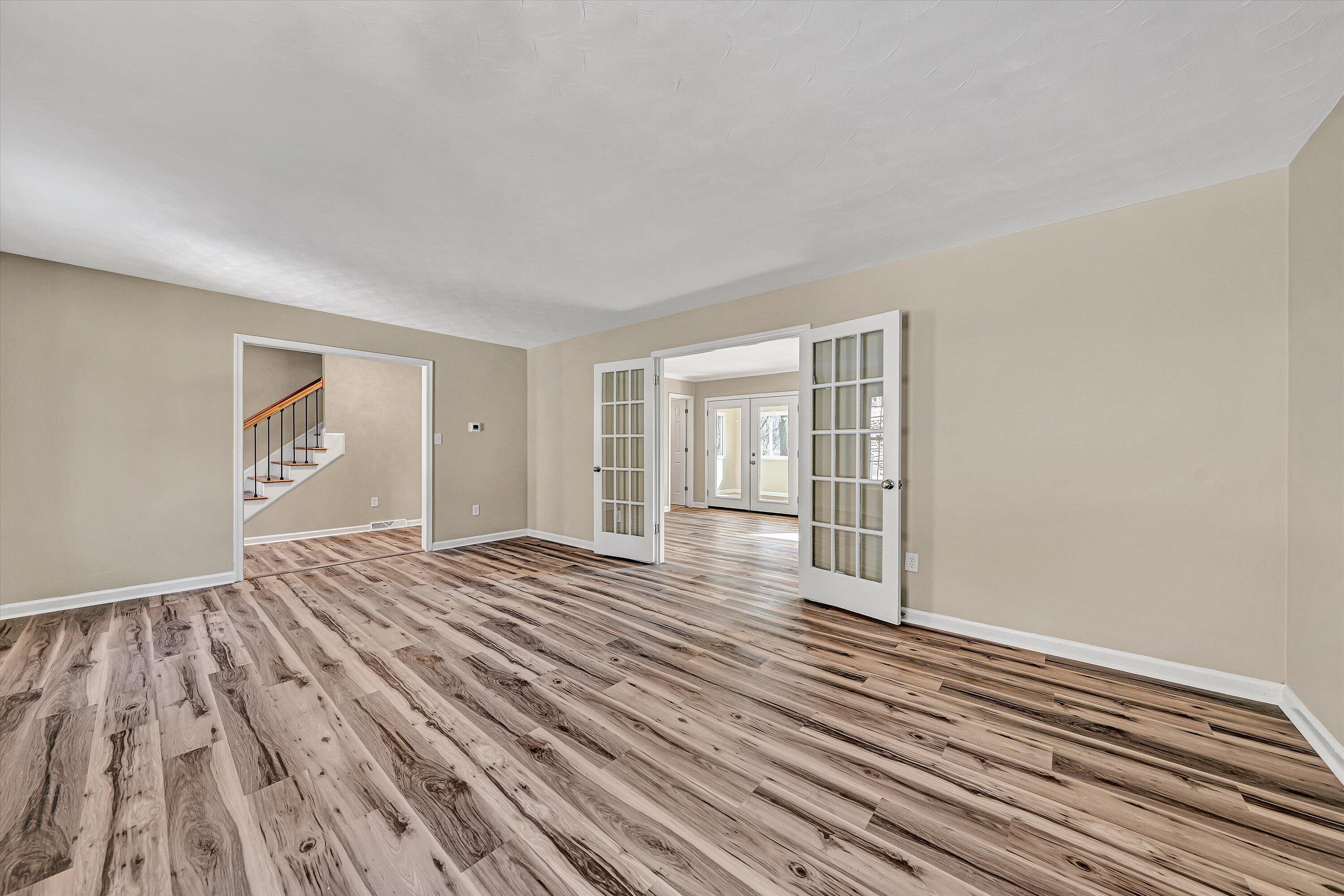 7031 Crown Road Roanoke, VA 24018 - Photo 7 of 53 08-DSC00415