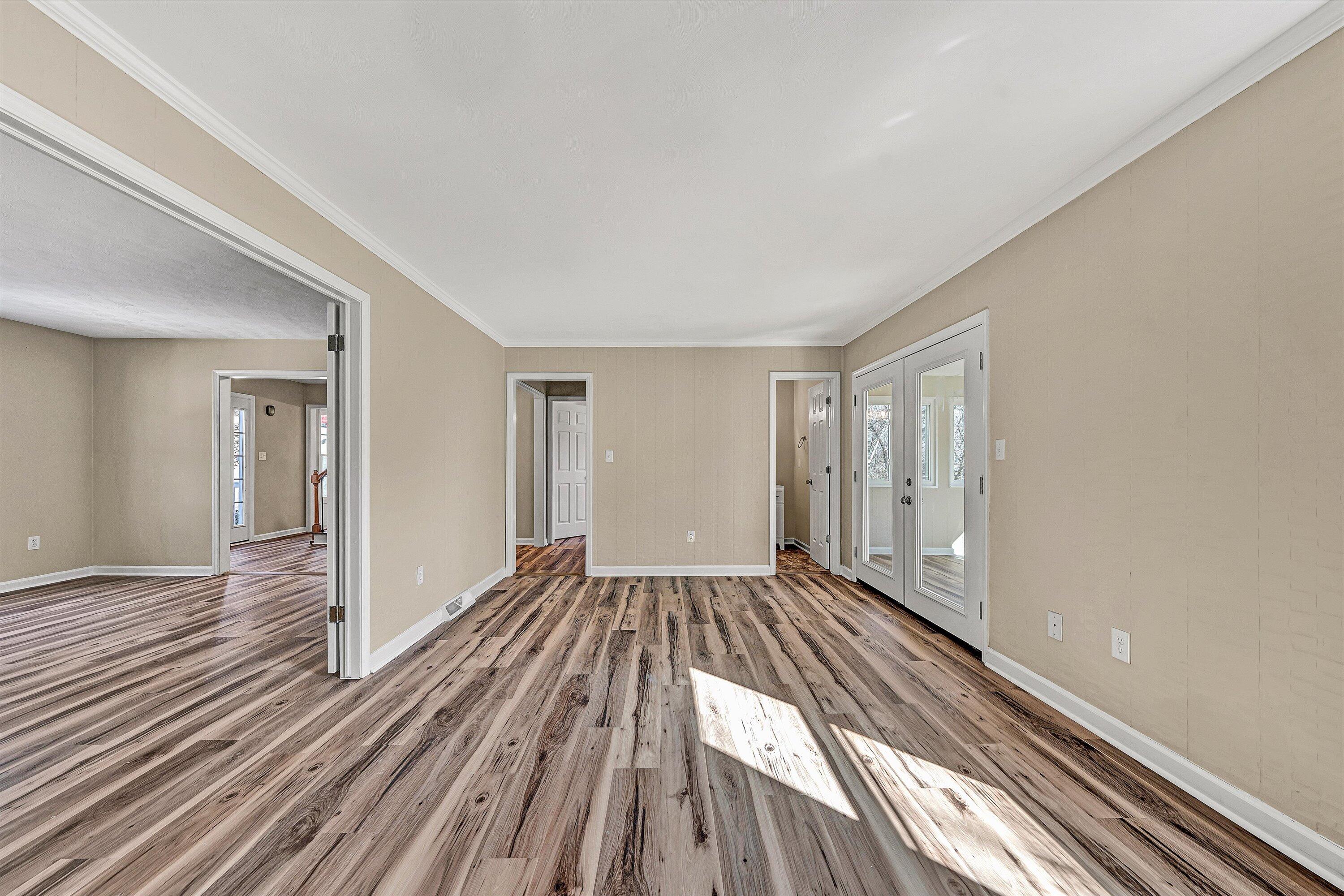 7031 Crown Road Roanoke, VA 24018 - Photo 9 of 53 10-DSC00421