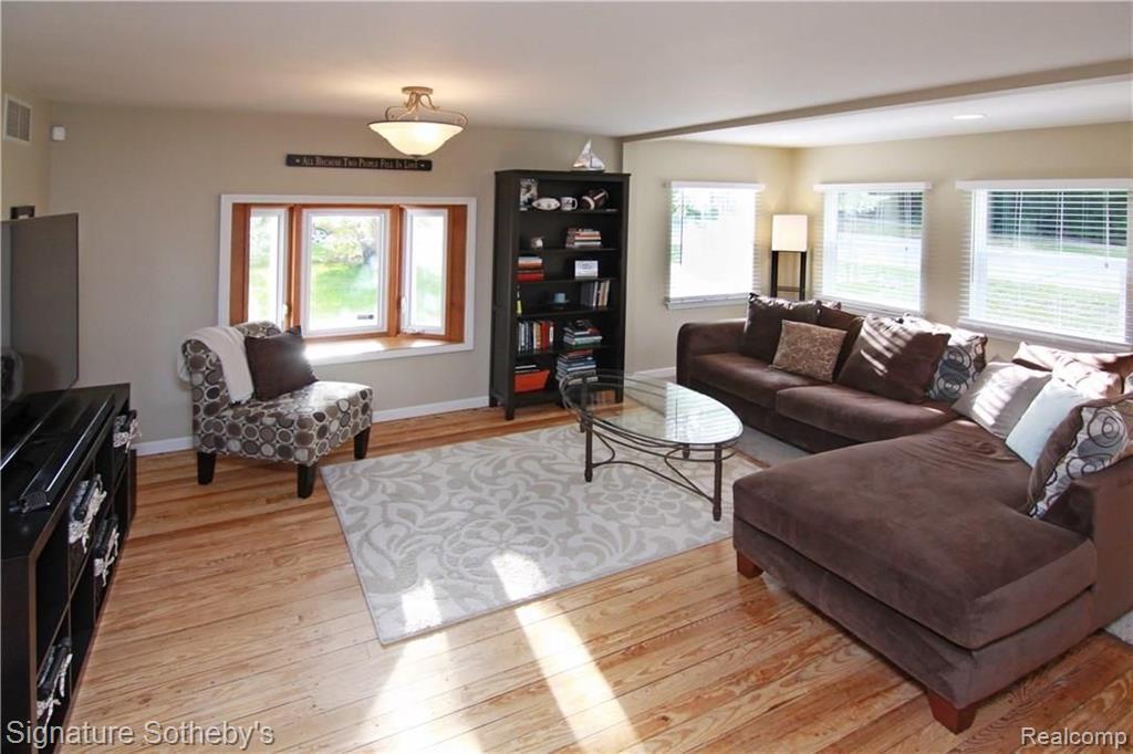 409 1st Street Rochester, MI 48307 - Photo 11 of 27