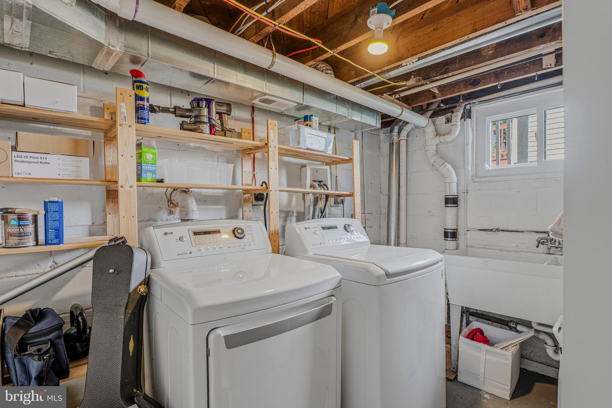 506 Brook Road Baltimore, MD 21286 - Photo 38 of 56 a utility room with dryer and washer