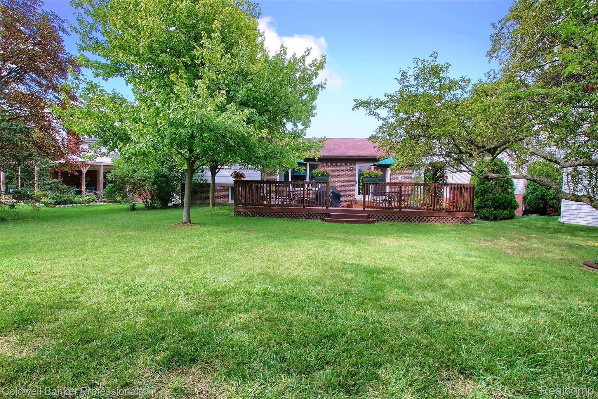 42047 Hanford Road Canton, MI 48187 - Photo 28 of 33 Rear view
