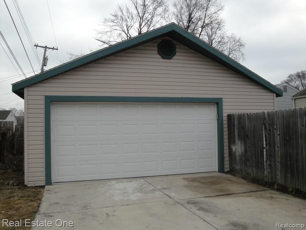 110 Manatee Hazel Park, MI 48030 - Photo 17 of 19