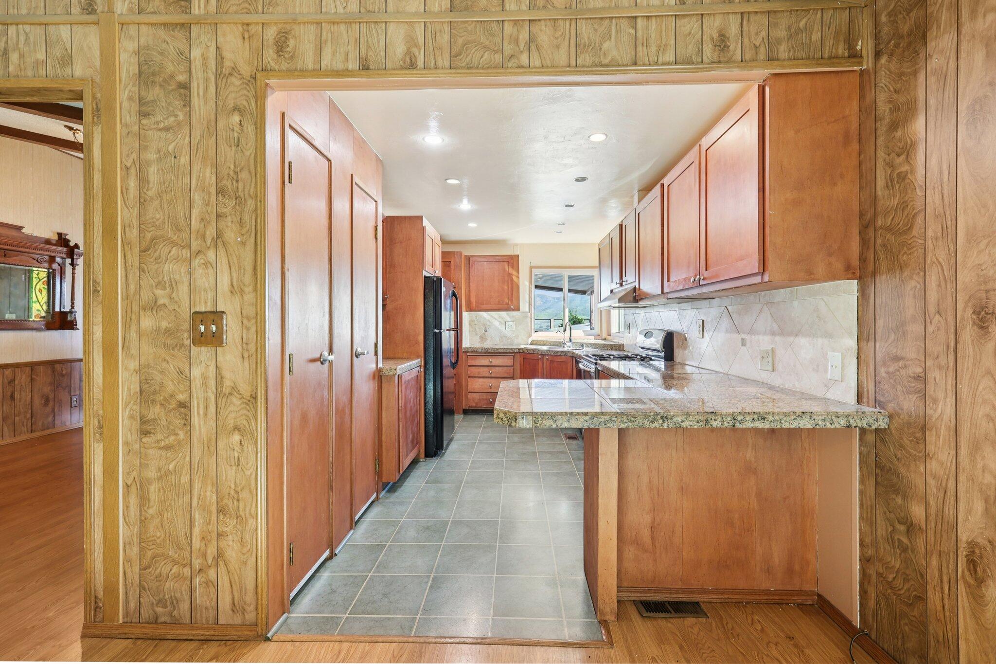 275 South Worthington Street, Unit 14 Spring Valley, CA 91977 - Photo 16 of 69 18-web-or-mls-S Worthington St 14-S2701-