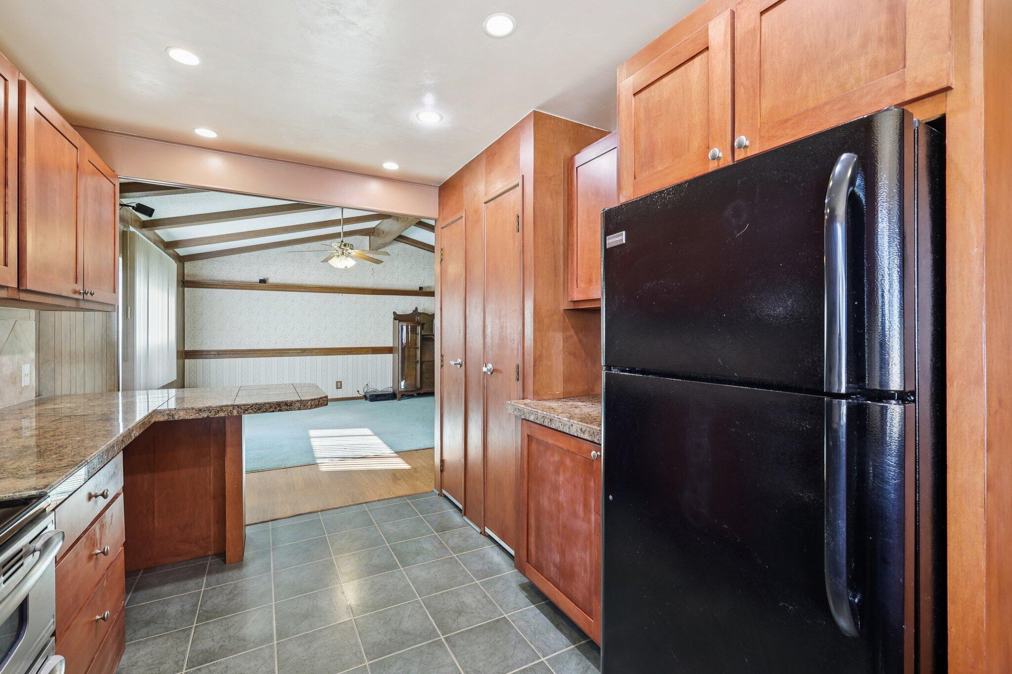 275 South Worthington Street, Unit 14 Spring Valley, CA 91977 - Photo 17 of 67 23-web-or-mls-S Worthington St 14-S2701-