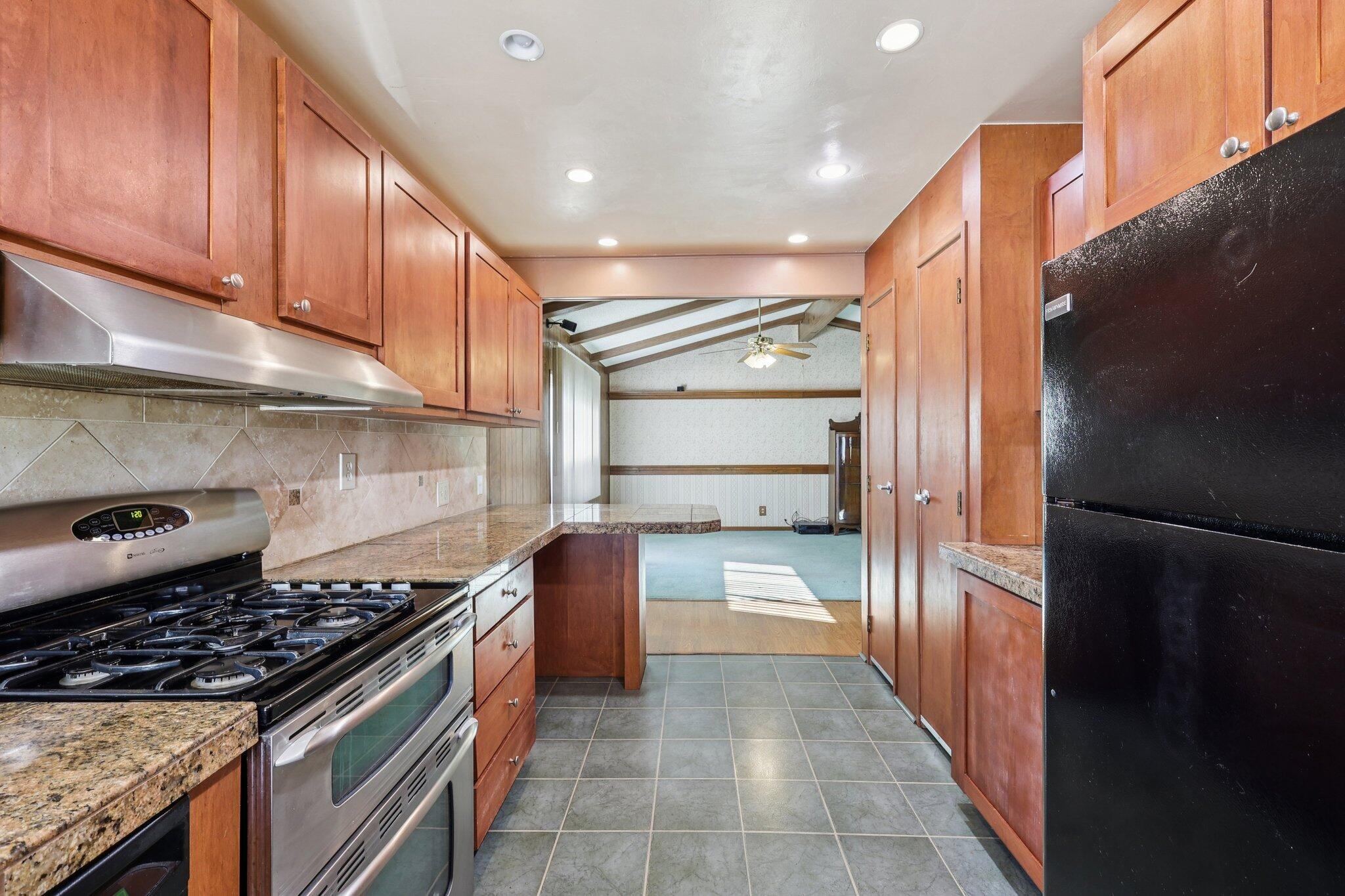 275 South Worthington Street, Unit 14 Spring Valley, CA 91977 - Photo 22 of 69 24-web-or-mls-S Worthington St 14-S2701-