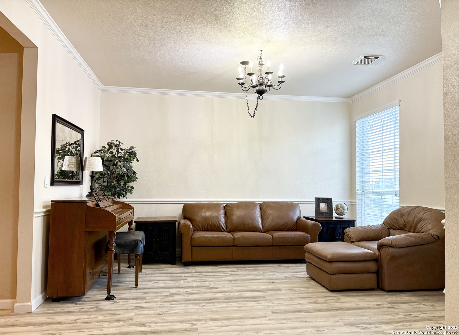 10414 Rainbow View Helotes, TX 78023 - Photo 7 of 38 a living room with furniture chandelier and a window