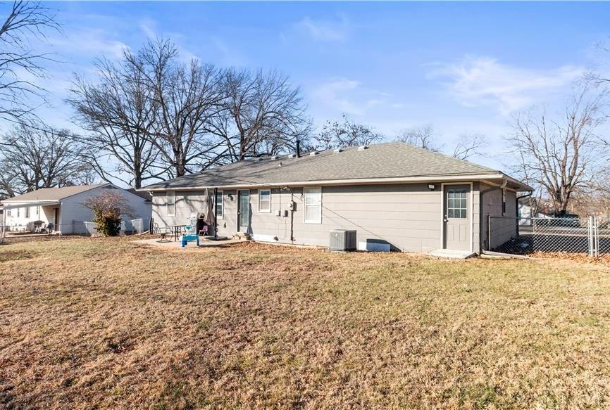 404 Southwest 21st Street Blue Springs, MO 64015 - Photo 19 of 21