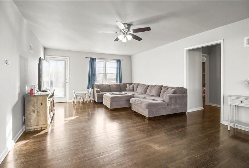 404 Southwest 21st Street Blue Springs, MO 64015 - Photo 4 of 21