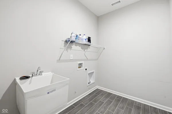 $489,900 | 4955 Oak Hl Drive, Lebanon, IN 46052