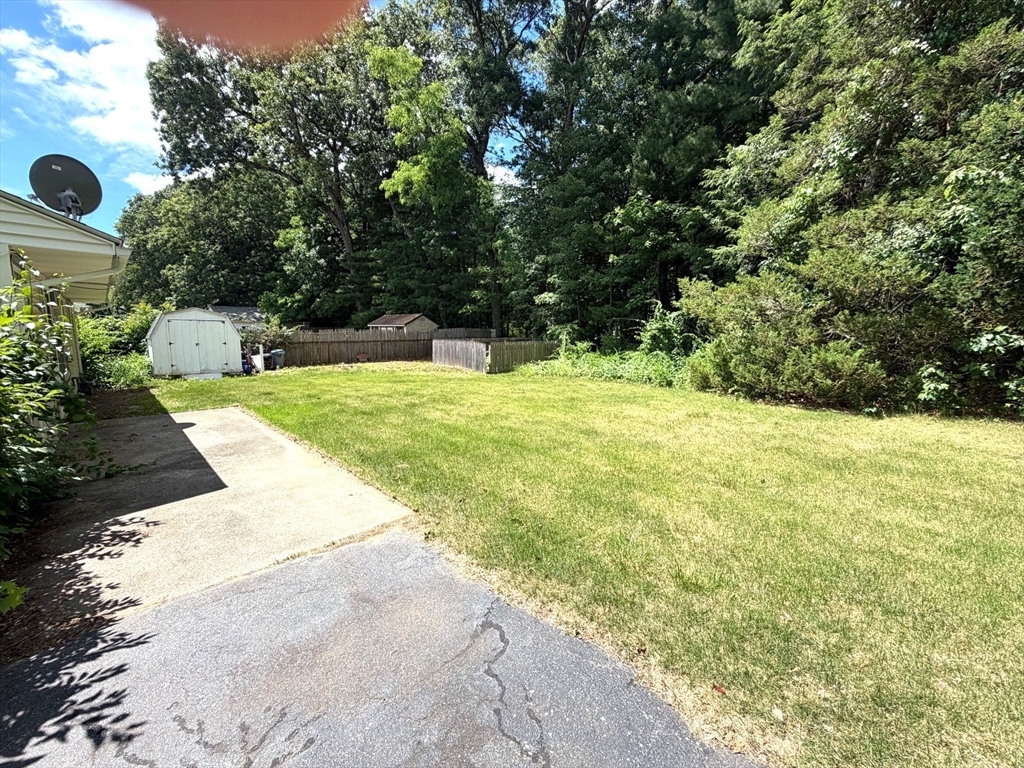 32 Crestmont Street Springfield, MA 01108 - Photo 24 of 34