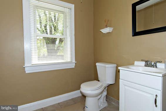 6817 Dunhill Road Baltimore, MD 21222 - Photo 13 of 26 Bath