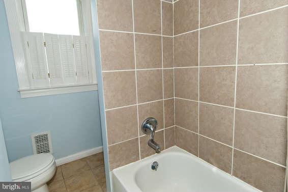 6817 Dunhill Road Baltimore, MD 21222 - Photo 16 of 26 Bath