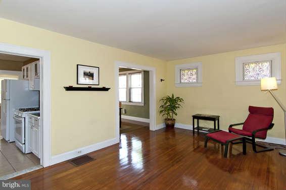 6817 Dunhill Road Baltimore, MD 21222 - Photo 5 of 26 Living Room