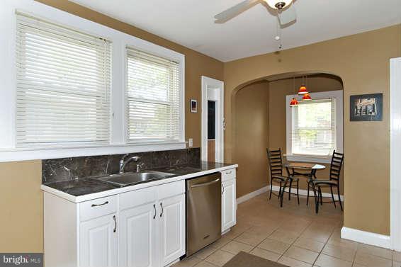 6817 Dunhill Road Baltimore, MD 21222 - Photo 10 of 26 Kitchen