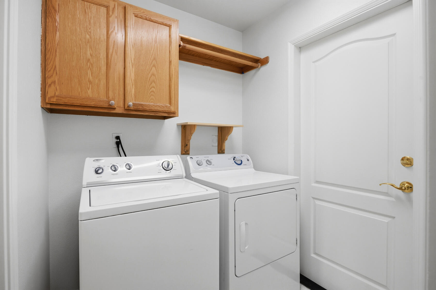 1752 Modoc Avenue Tulare, CA 93274 - Photo 19 of 45 19 - Laundryroom
