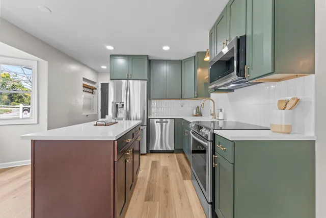 $629,000 | 153 Grove Avenue, Glen Ellyn, IL 60137