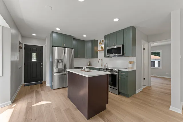 $629,000 | 153 Grove Avenue, Glen Ellyn, IL 60137