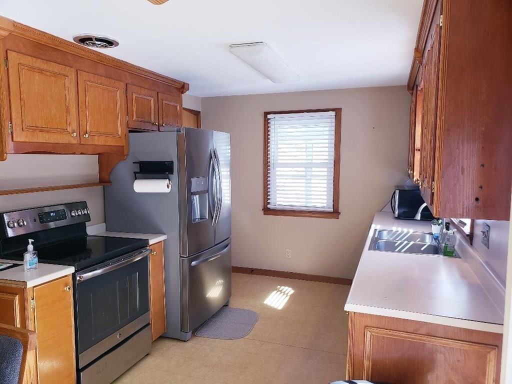 126 Bulat Drive Springfield, MA 01129 - Photo 4 of 27