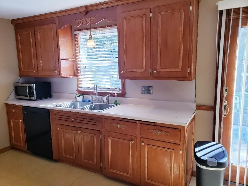 126 Bulat Drive Springfield, MA 01129 - Photo 5 of 27