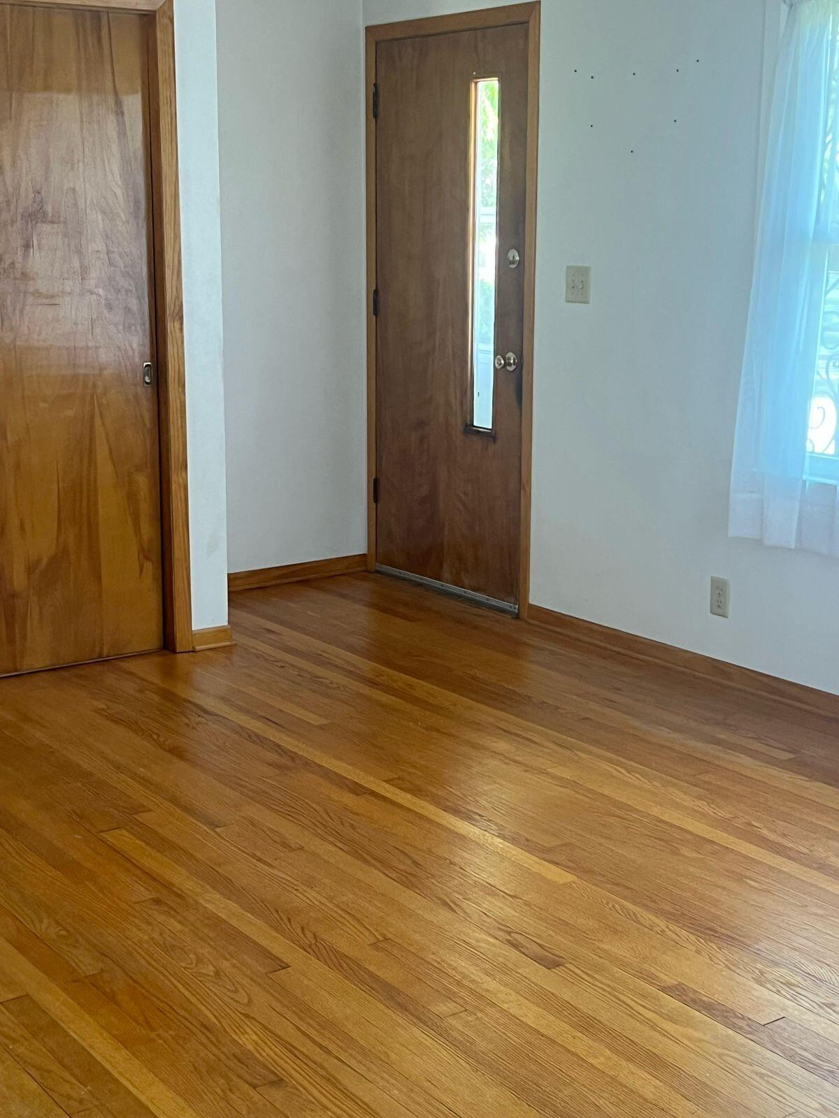 3438 9th Avenue Racine, WI 53402 - Photo 4 of 20 Living Room