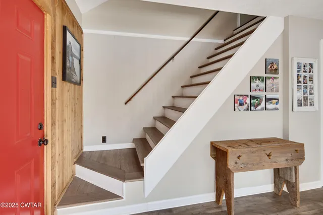 a view of entryway and hall