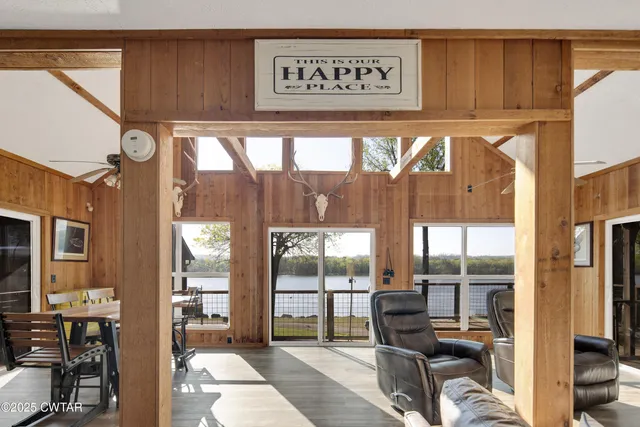a view of a livingroom with furniture