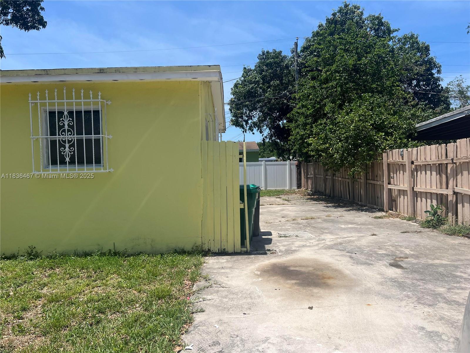 1825 Northwest 112th Street Miami, FL 33167 - Photo 7 of 24
