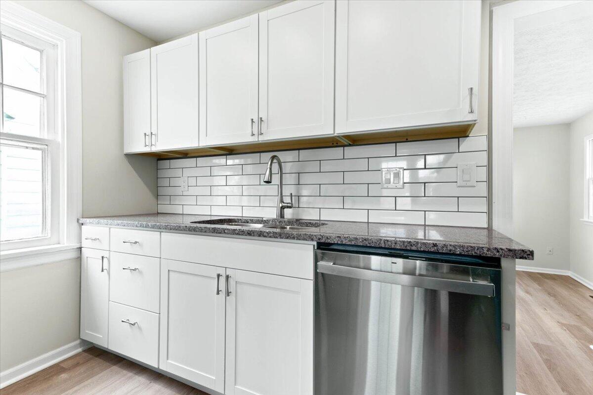 591 South Hampton Road Columbus, OH 43213 - Photo 11 of 28 11-Kitchen