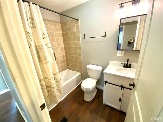 $464,500 | 1789 West 400th Road North, Worthington, IN 47471