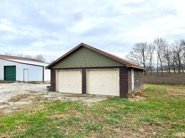 $464,500 | 1789 West 400th Road North, Worthington, IN 47471