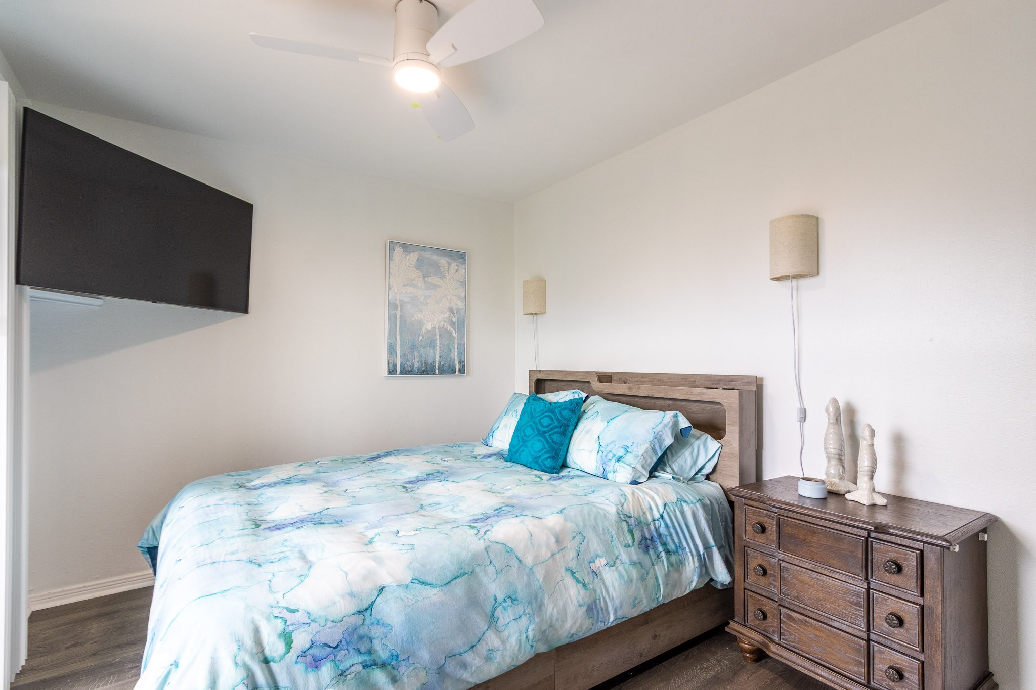 17609 Termini-San Luis Pass Road Galveston, TX 77554 - Photo 12 of 37 a bedroom with a bed and a flat tv screen on dresser