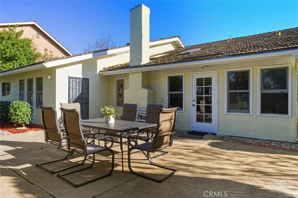 a view of a house with backyard and sitting area