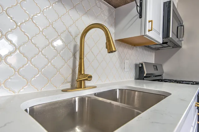 a close view of sink and tap