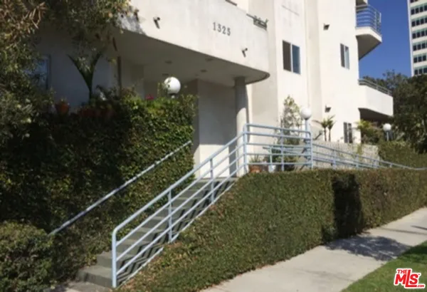 $5,700 | 1325 Arizona Avenue, Unit 201, Santa Monica, CA 90404