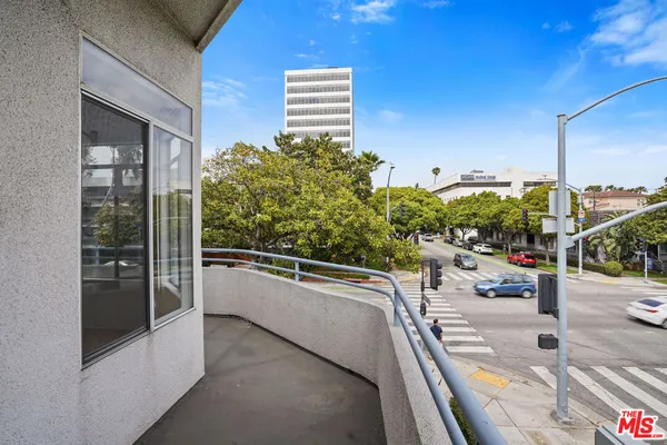 $5,700 | 1325 Arizona Avenue, Unit 201, Santa Monica, CA 90404