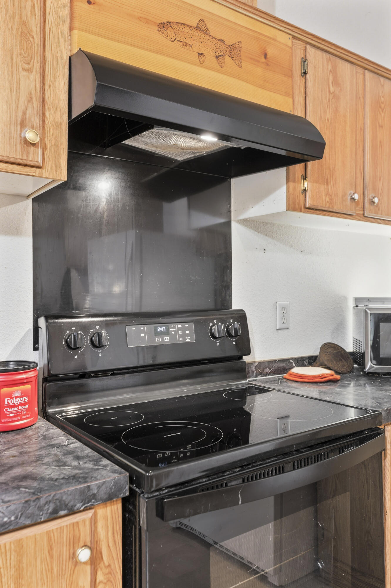16928 Covina Road Bend, OR 97707 - Photo 13 of 48 a close view of stove top oven