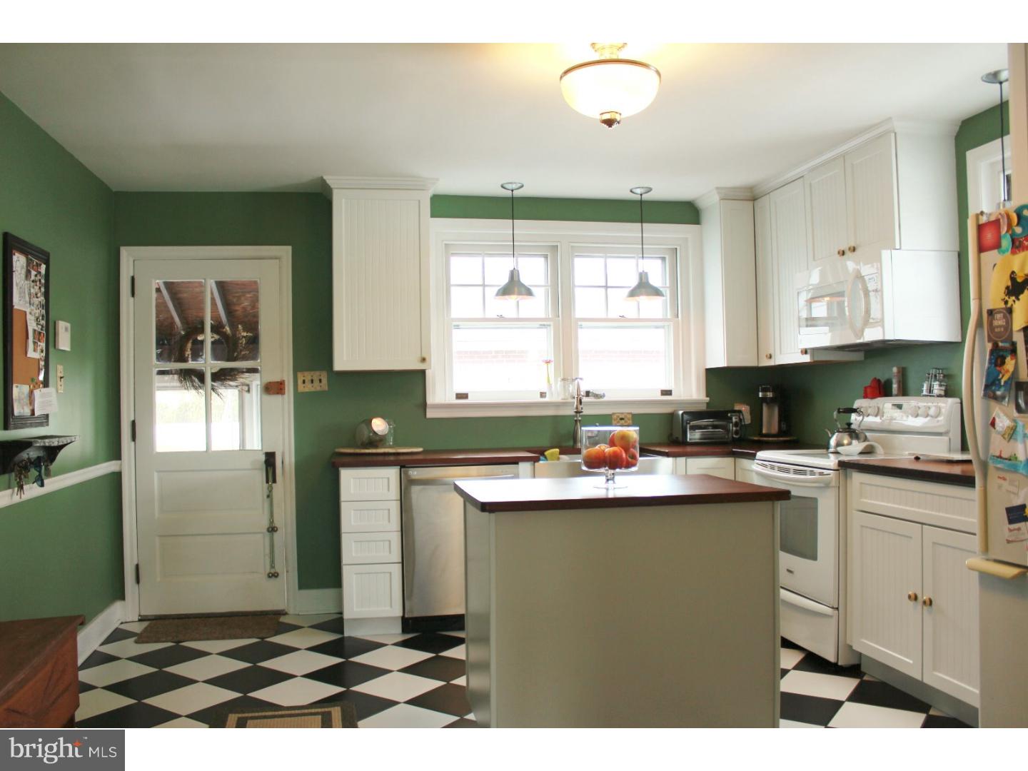 302 Clear Spring Road Lansdale, PA 19446 - Photo 2 of 20 Kitchen