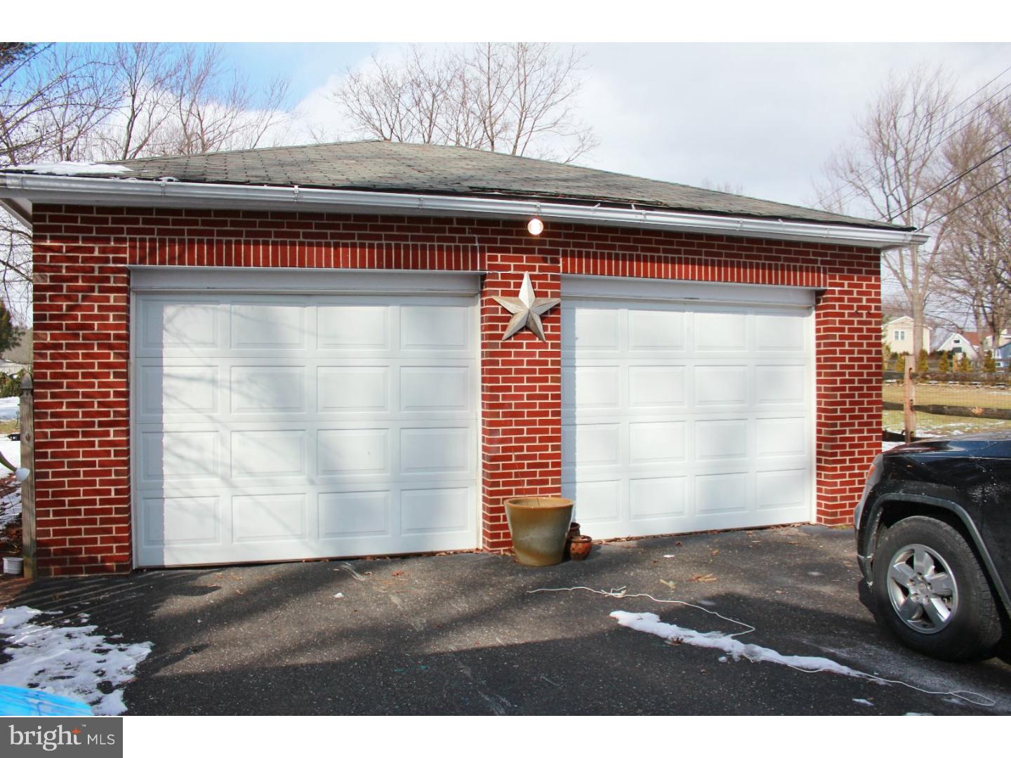 302 Clear Spring Road Lansdale, PA 19446 - Photo 17 of 20 Garage