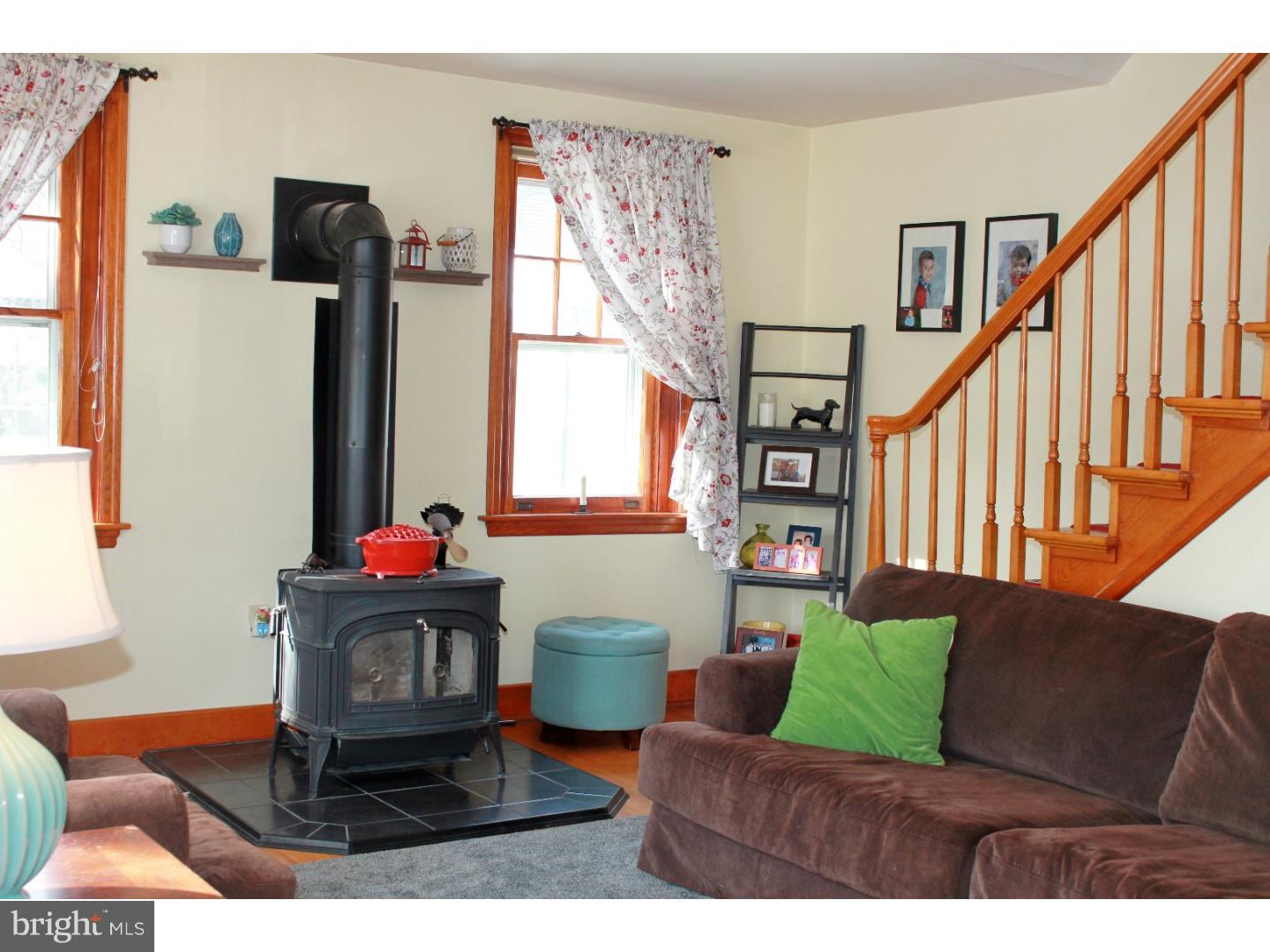 302 Clear Spring Road Lansdale, PA 19446 - Photo 6 of 20 Living Room
