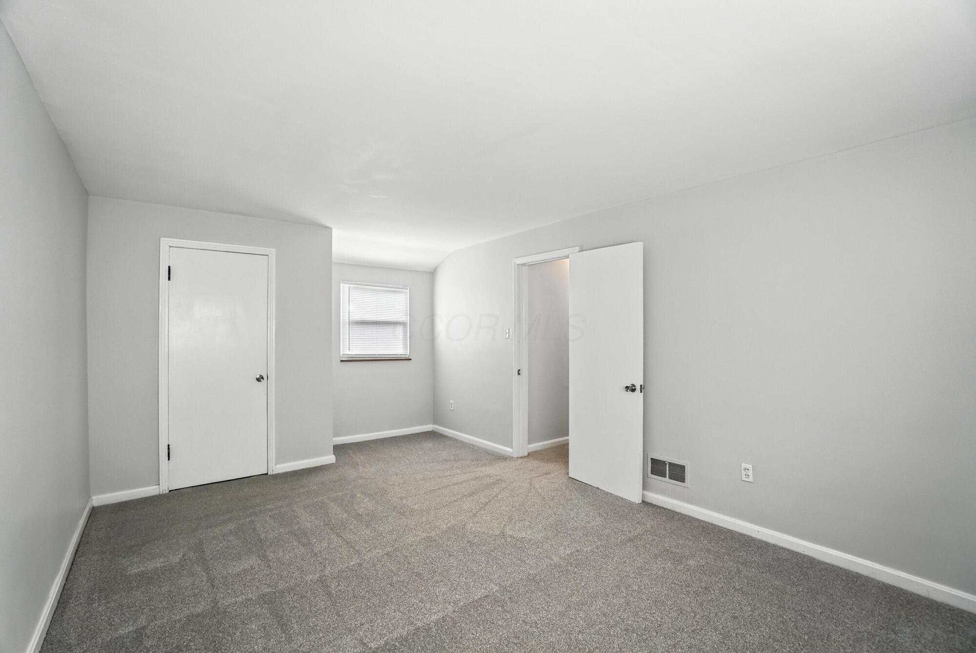 2079 Inchcliff Road Columbus, OH 43221 - Photo 25 of 36 026