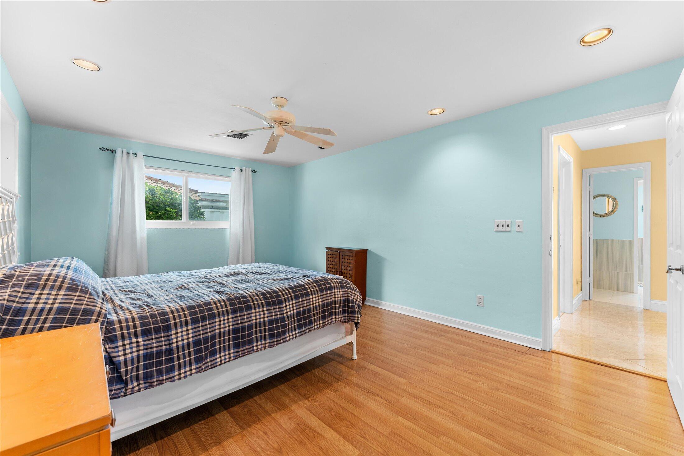 2141 Northeast 29th Street Lighthouse Point, FL 33064 - Photo 35 of 53 34