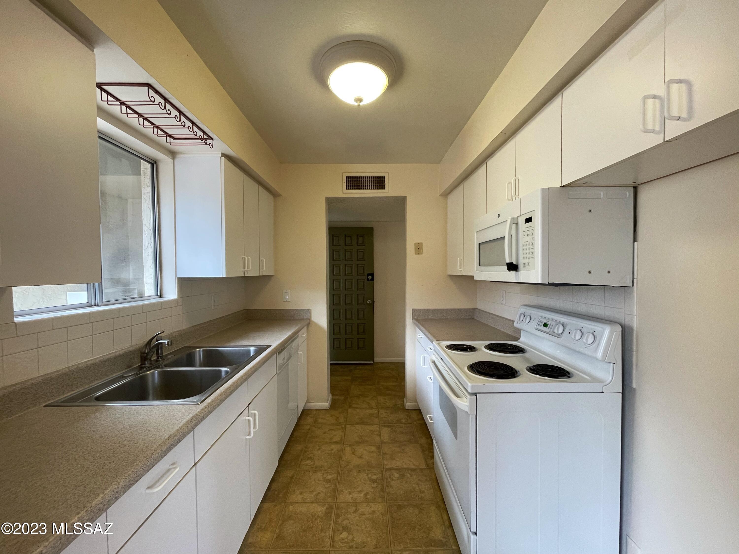 660 East River Road, Unit X Tucson, AZ 85704 - Photo 34 of 35