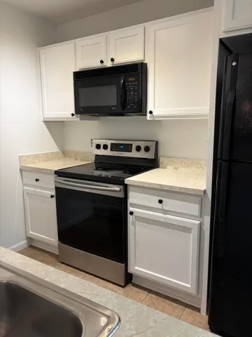 $1,700 | 3245 Reeves Drive, Melvindale, MI 48122