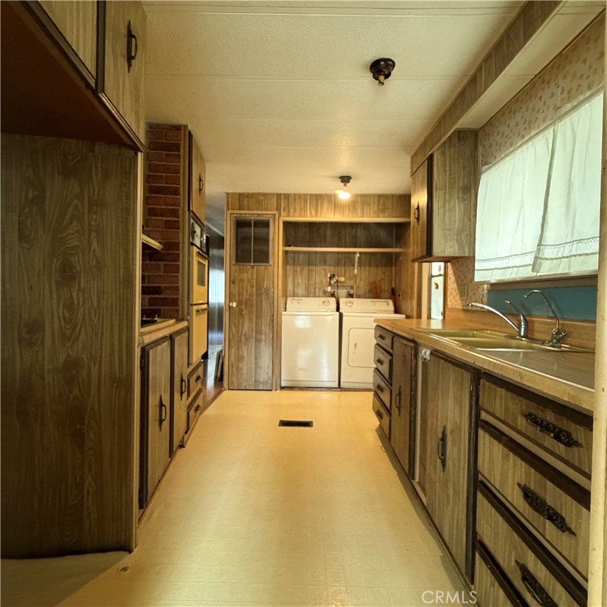 337 West Rte 66 Glendora, CA 91740 - Photo 6 of 18 Kitchen