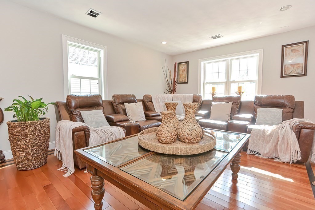 811 Bay Road Sharon, MA 02067 - Photo 8 of 35 Gallery Image 8