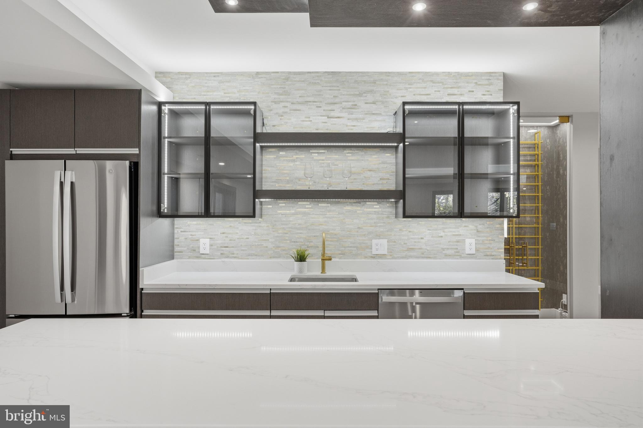 1805 Franklin Avenue McLean, VA 22101 - Photo 93 of 96 a bathroom with a bathtub and a shower