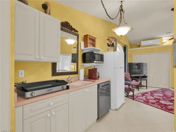 a kitchen that has a lot of cabinets in it